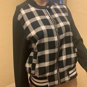 Sporty jacket. Lined black and white